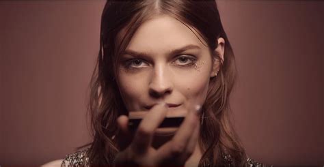 pubblicità burberry canzone|Pubblicità Burberry, Canzone e modella .